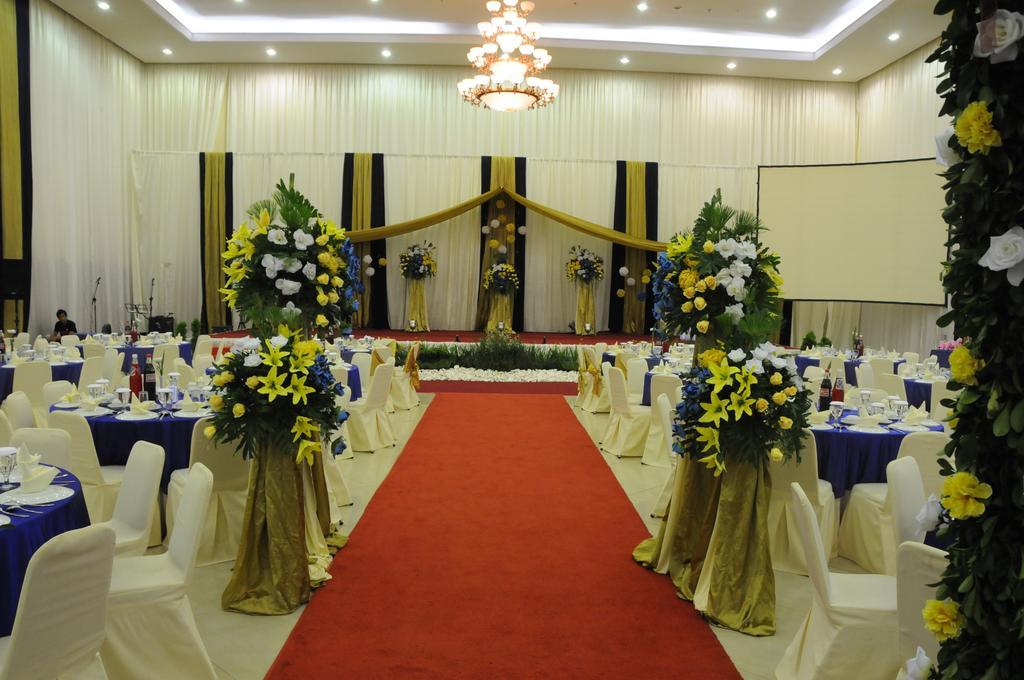 Grage Hotel Cirebon Bagian luar foto