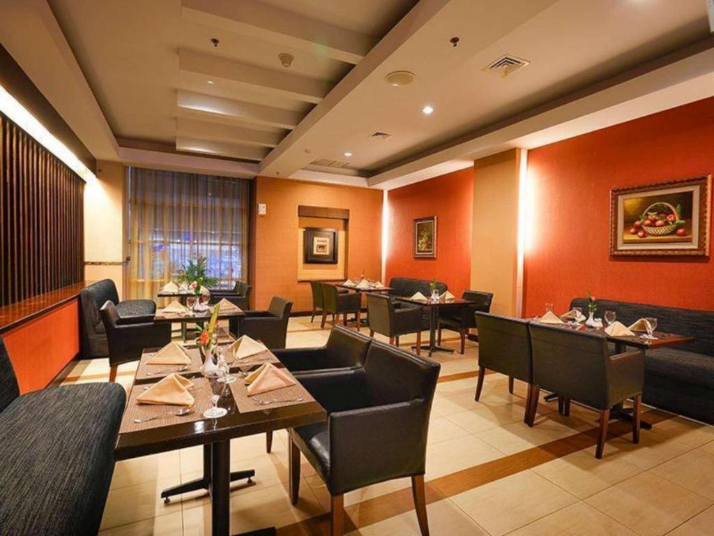 Grage Hotel Cirebon Bagian luar foto