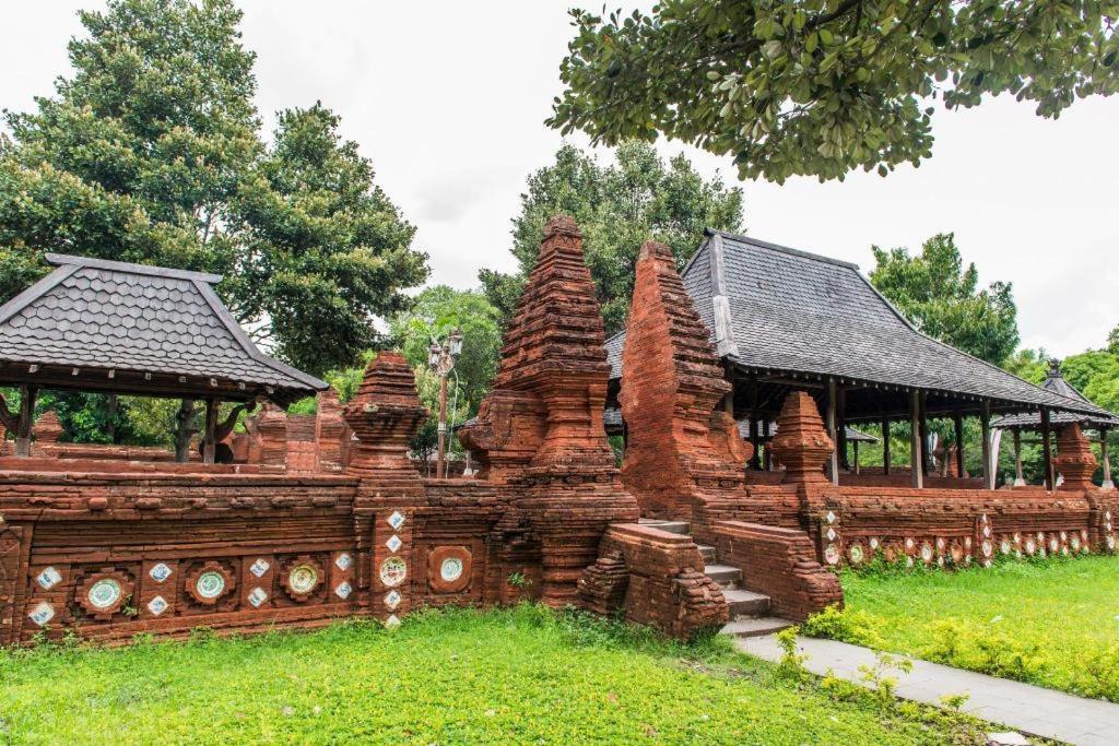 Grage Hotel Cirebon Bagian luar foto