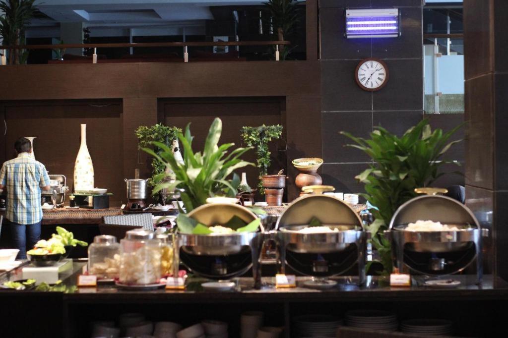 Grage Hotel Cirebon Bagian luar foto