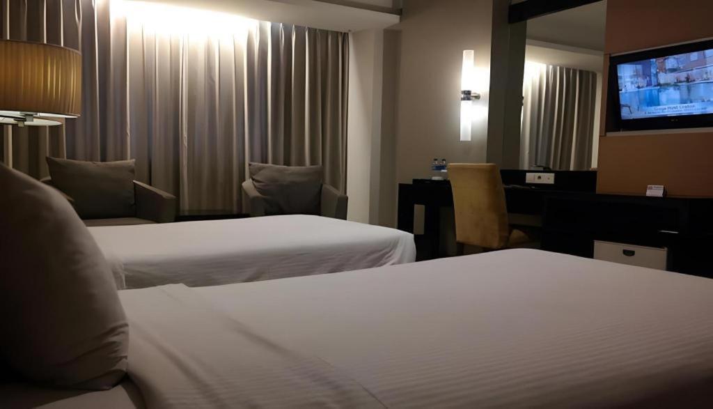 Grage Hotel Cirebon Bagian luar foto