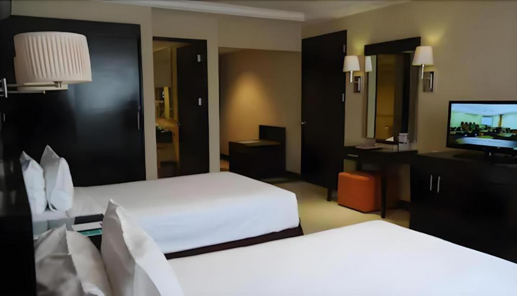 Grage Hotel Cirebon Bagian luar foto
