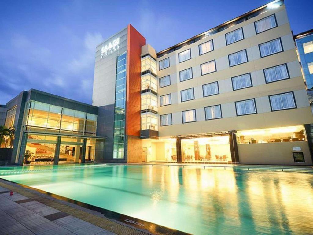 Grage Hotel Cirebon Bagian luar foto